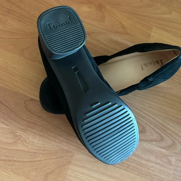 Think! Women's Black Suede Pumps Heels - Picture 8 of 14